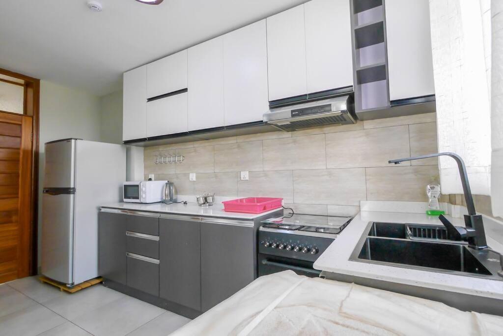Ultra Modern Apartment In Nyarutarama Кигали Екстериор снимка