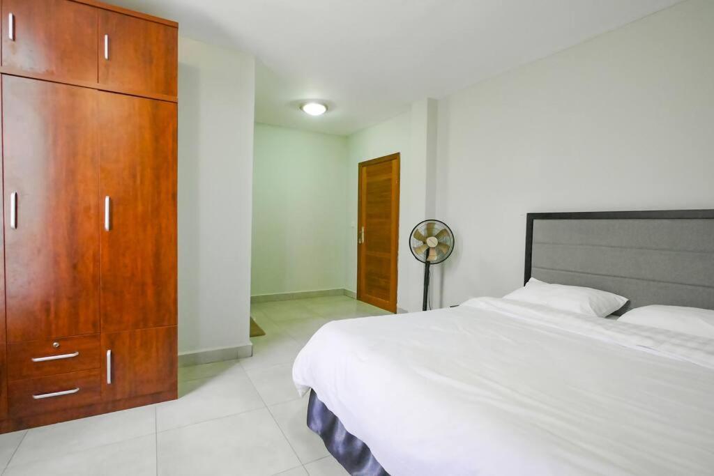 Ultra Modern Apartment In Nyarutarama Кигали Екстериор снимка