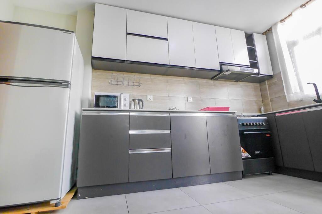 Ultra Modern Apartment In Nyarutarama Кигали Екстериор снимка